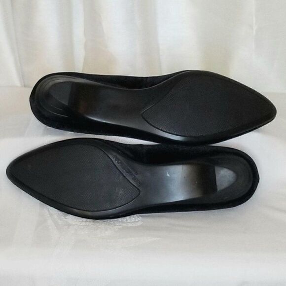 Kenneth Cole Reaction Suede Black Flats (size 9M) - Picture 5 of 7